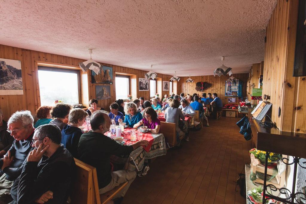 Rifugio Velo Della Madonna Hotel San Martino Di Castrozza Eksteriør billede